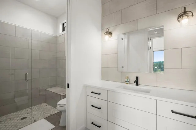 $4,000 | 19201 Crusoe Cove, Unit 20, Spicewood, TX 78669