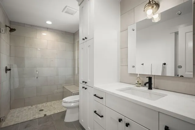 $4,000 | 19201 Crusoe Cove, Unit 20, Spicewood, TX 78669