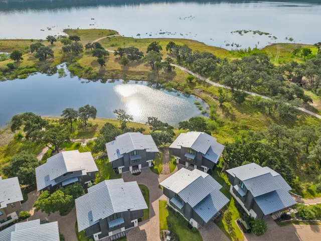 $4,000 | 19201 Crusoe Cove, Unit 20, Spicewood, TX 78669