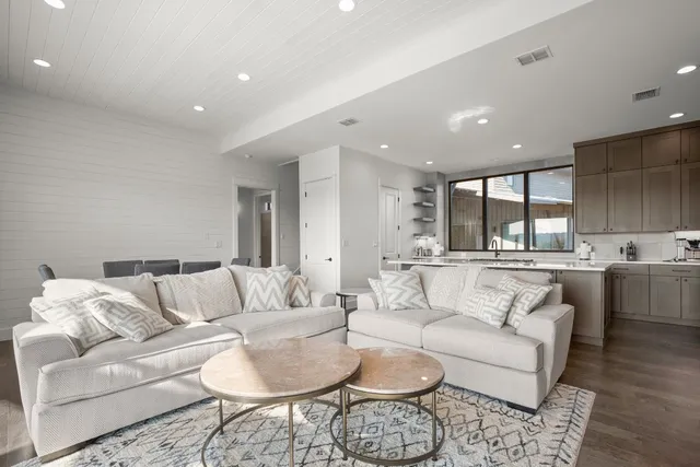 $4,000 | 19201 Crusoe Cove, Unit 20, Spicewood, TX 78669