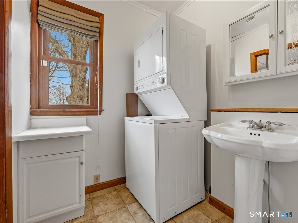 217 Ridge Road Middletown, CT 06457 - Photo 13 of 33