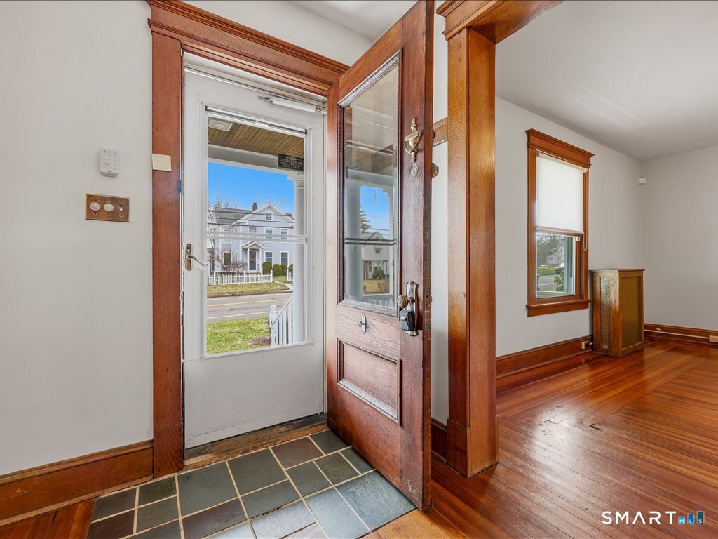 217 Ridge Road Middletown, CT 06457 - Photo 3 of 33