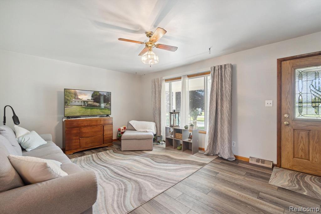 12475 Odell Road Linden, MI 48451 - Photo 6 of 55