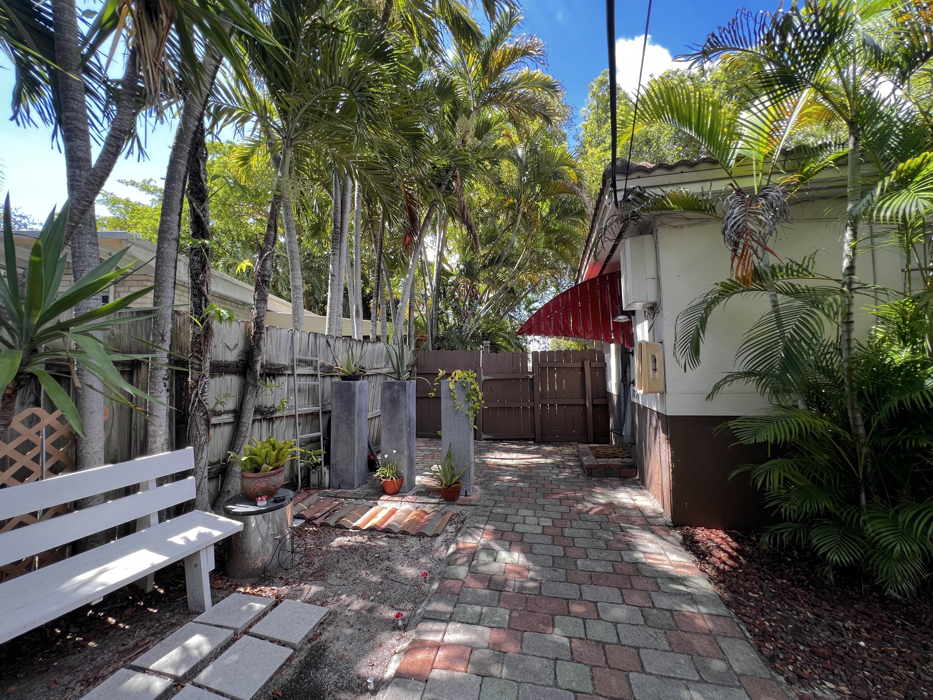 1859 Buchanan Street, Unit 2 Hollywood, FL 33020 - Photo 21 of 28 IMG_6563