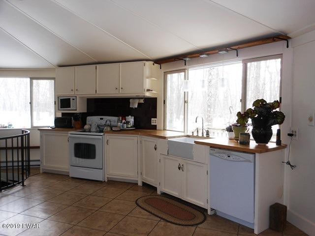 108 Ridge Road Hawley, PA 18428 - Photo 4 of 30