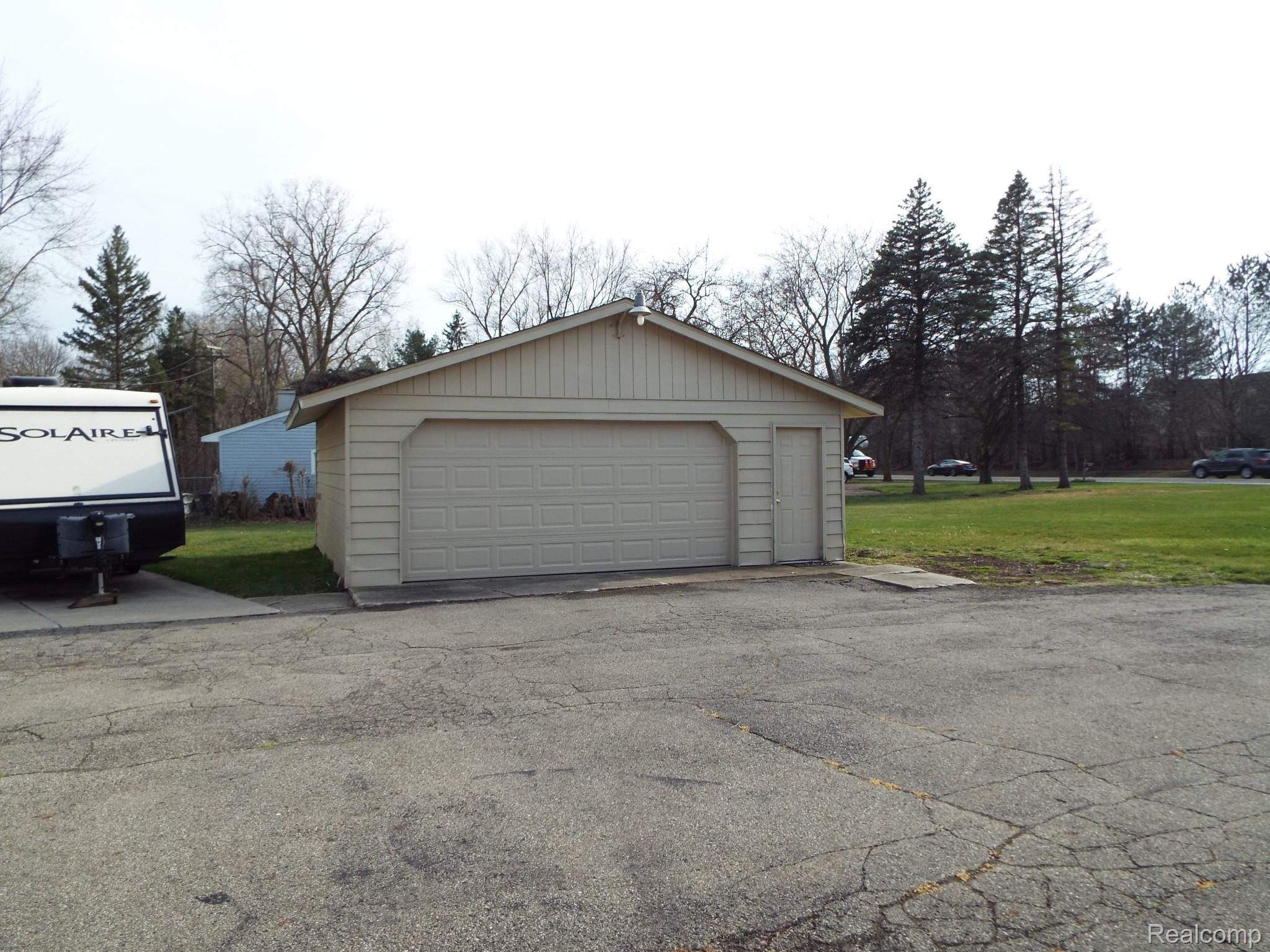 6030 North Beck Road Canton, MI 48187 - Photo 36 of 42 second garage with man door.JPG
