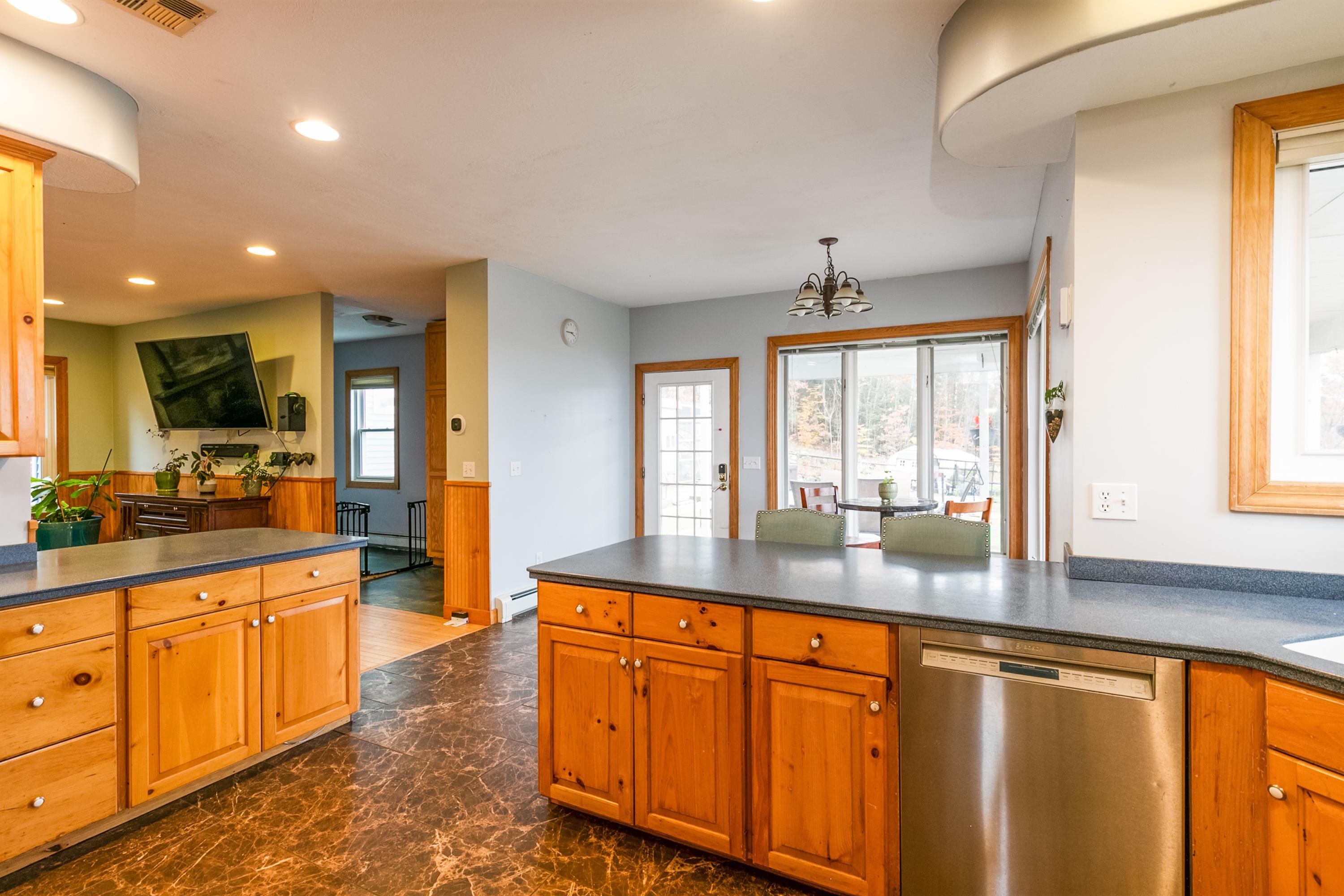 935 Borough Road Pembroke, NH 03275 - Photo 12 of 40 Gallery Image 12