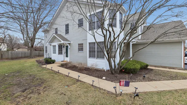 $380,000 | 544 Bradbury Lane, Unit 544, Geneva, IL 60134