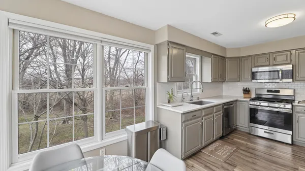$380,000 | 544 Bradbury Lane, Unit 544, Geneva, IL 60134