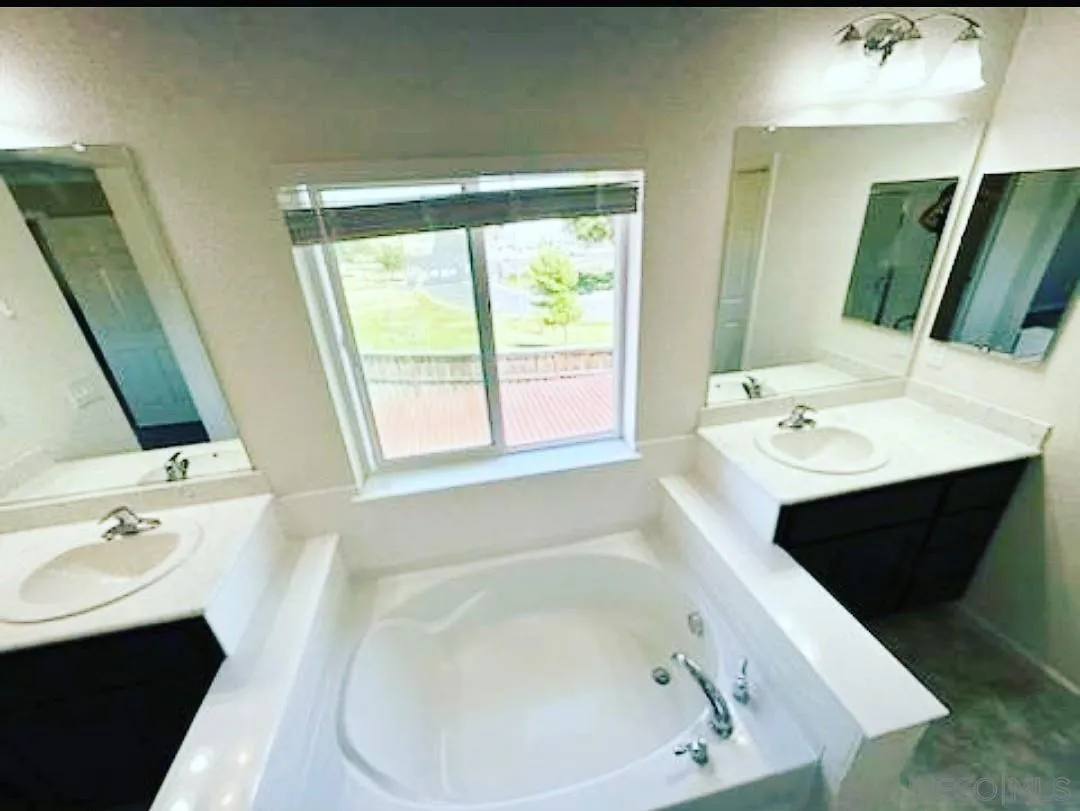 5311 Gramercy Circle Fairfield, CA 94533 - Photo 18 of 54 a bathroom with a sink and a bathtub