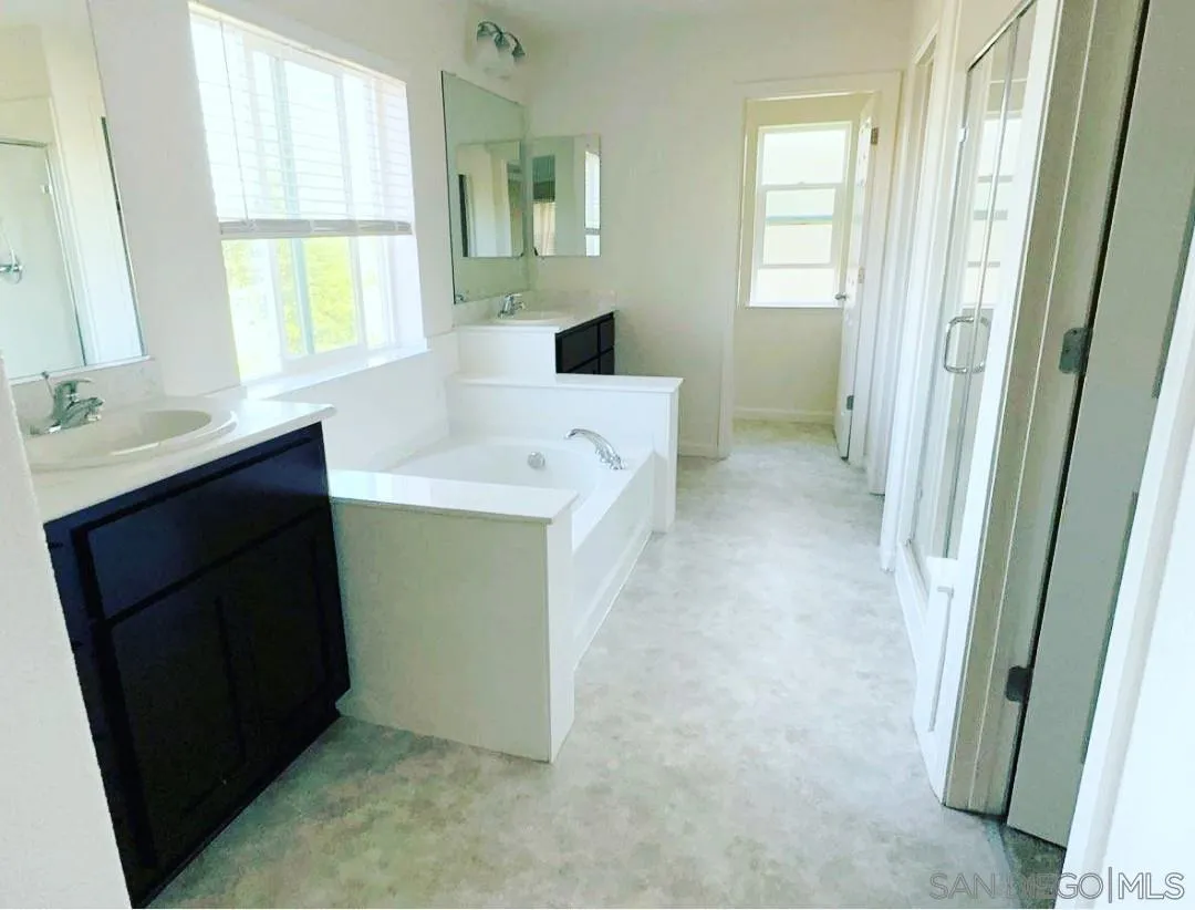 5311 Gramercy Circle Fairfield, CA 94533 - Photo 21 of 54 a en suite bathroom with a sink a mirror and a bathtub