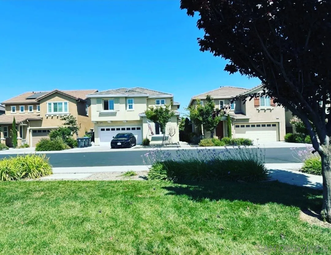 5311 Gramercy Circle Fairfield, CA 94533 - Photo 29 of 54 a front view of a house with a garden