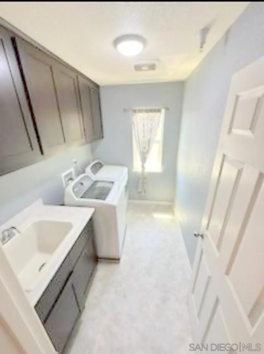 5311 Gramercy Circle Fairfield, CA 94533 - Photo 42 of 54 a bathroom with a tub sink and mirror