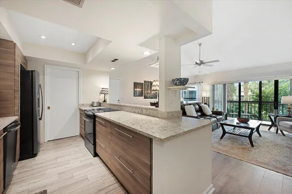 $2,000 | 11863 Wimbledon Circle, Unit 525, Wellington, FL 33414