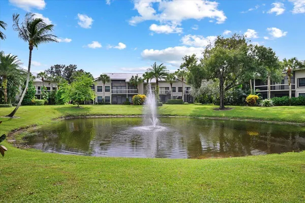 $2,000 | 11863 Wimbledon Circle, Unit 525, Wellington, FL 33414