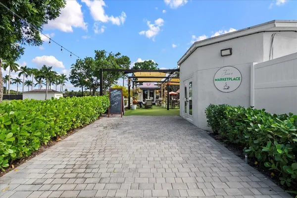 $2,000 | 11863 Wimbledon Circle, Unit 525, Wellington, FL 33414