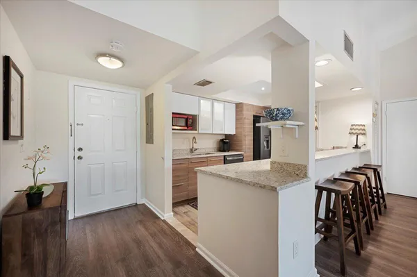 $2,000 | 11863 Wimbledon Circle, Unit 525, Wellington, FL 33414