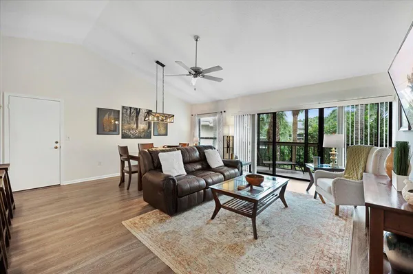 $2,000 | 11863 Wimbledon Circle, Unit 525, Wellington, FL 33414