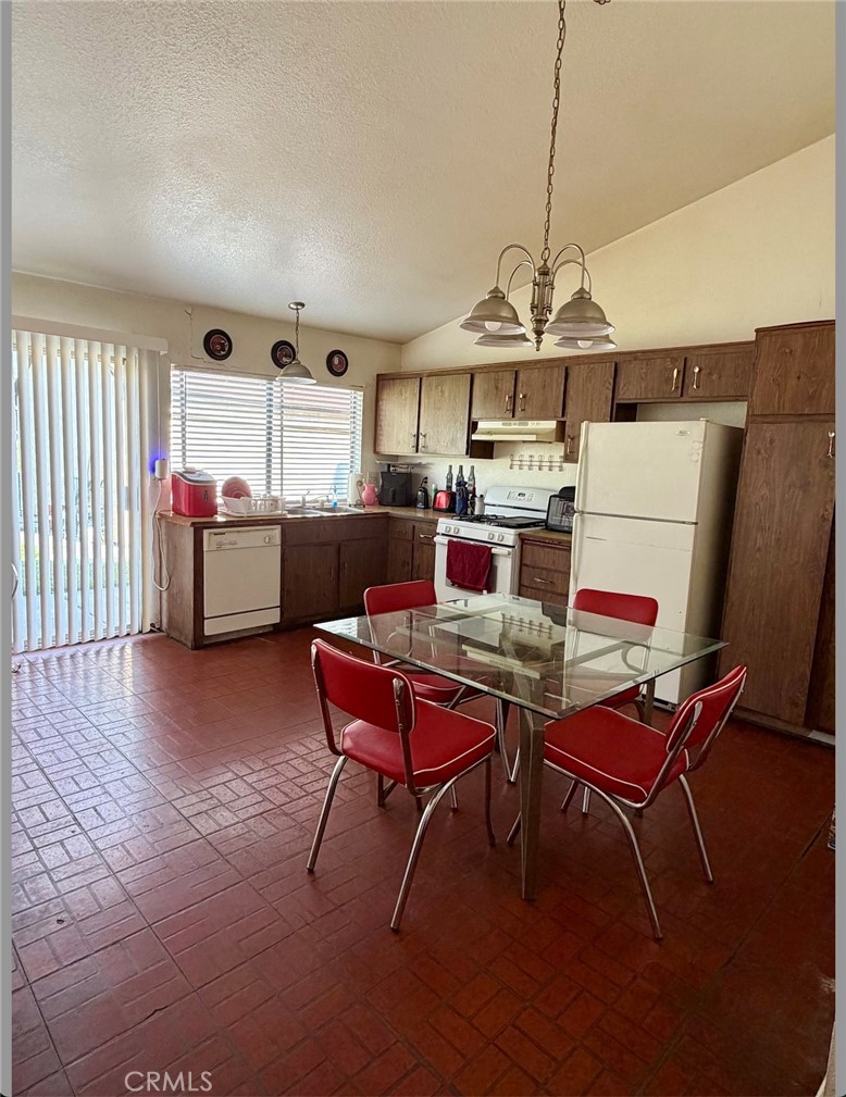 1370 West Jackson Street Rialto, CA 92376 - Photo 7 of 17 Kitchen/Dining