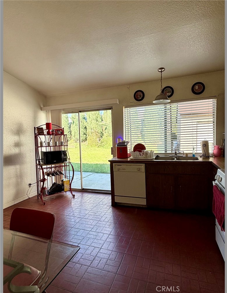1370 West Jackson Street Rialto, CA 92376 - Photo 8 of 17 Kitchen