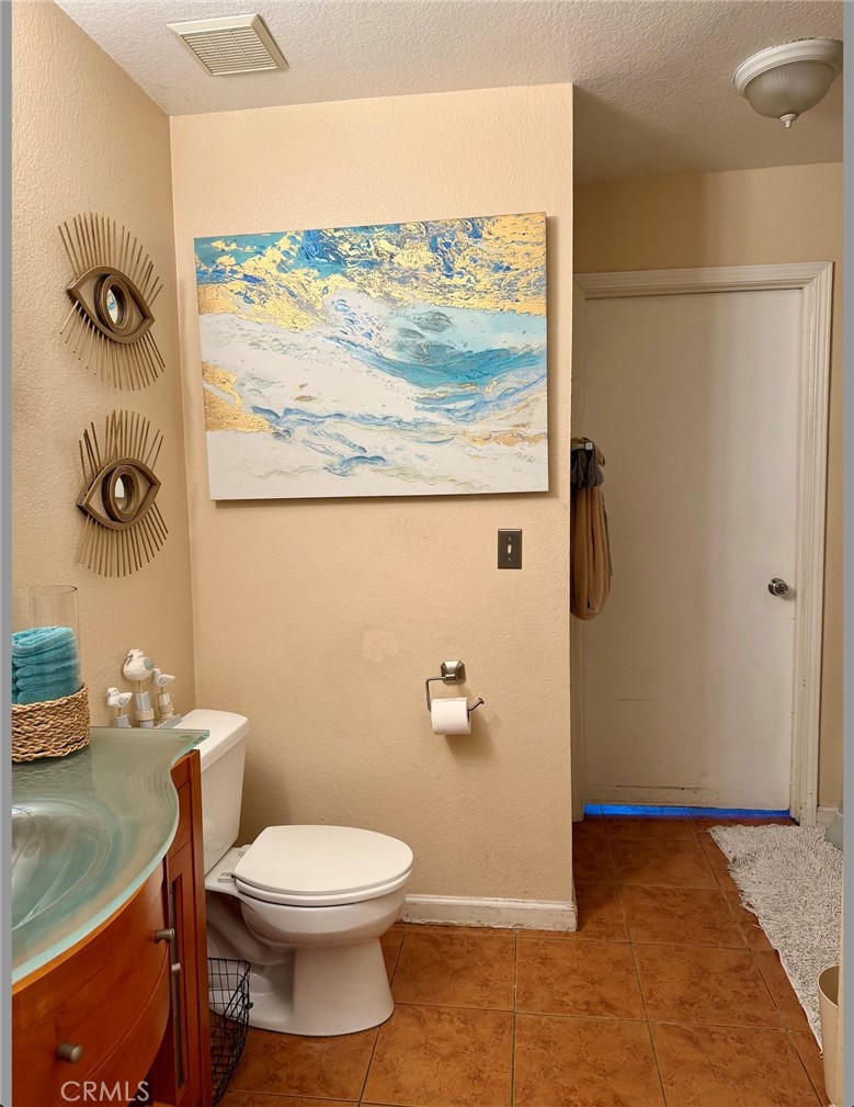 1370 West Jackson Street Rialto, CA 92376 - Photo 9 of 17 Bathroom