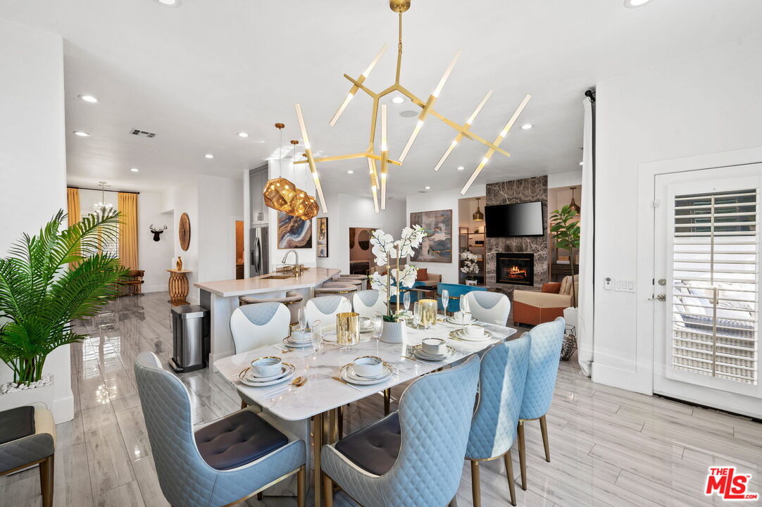 1083 East Circulo San Sorrento Road Palm Springs, CA 92262 - Photo 26 of 70 a view of a dining room and livingroom view