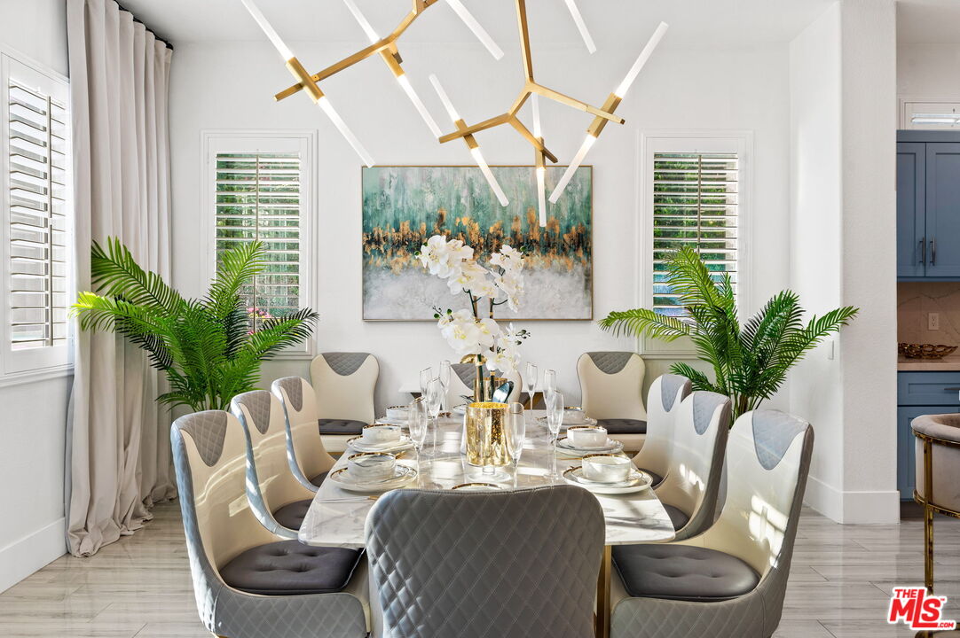 1083 East Circulo San Sorrento Road Palm Springs, CA 92262 - Photo 32 of 70 a dining room with furniture potted plants and wooden floor