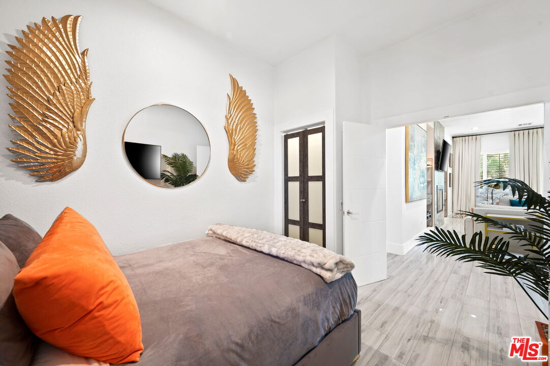 1083 East Circulo San Sorrento Road Palm Springs, CA 92262 - Photo 34 of 70 a bed room with a bed and a painting on the wall