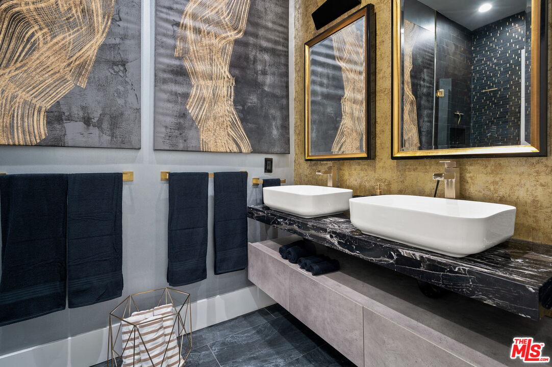 1083 East Circulo San Sorrento Road Palm Springs, CA 92262 - Photo 40 of 70 a bathroom with a sink and a mirror