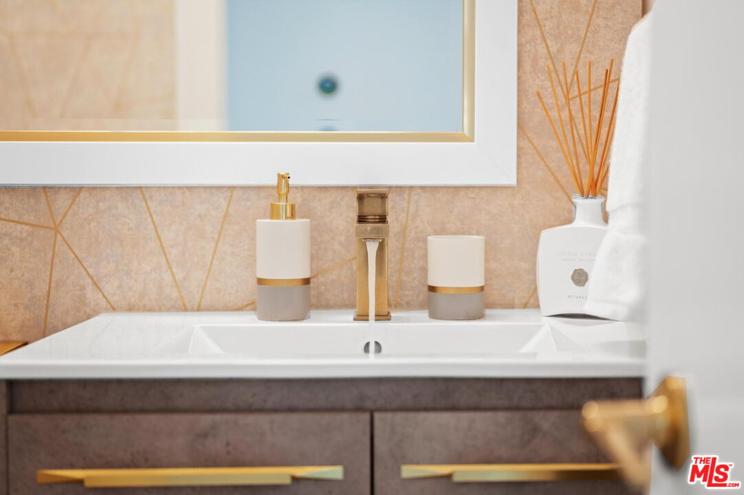 1083 East Circulo San Sorrento Road Palm Springs, CA 92262 - Photo 42 of 70 a bathroom with a sink and a mirror