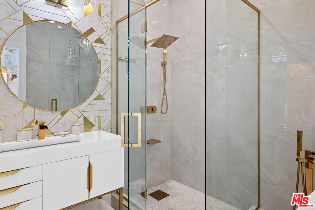 1083 East Circulo San Sorrento Road Palm Springs, CA 92262 - Photo 48 of 70 a bathroom with a sink vanity and a mirror