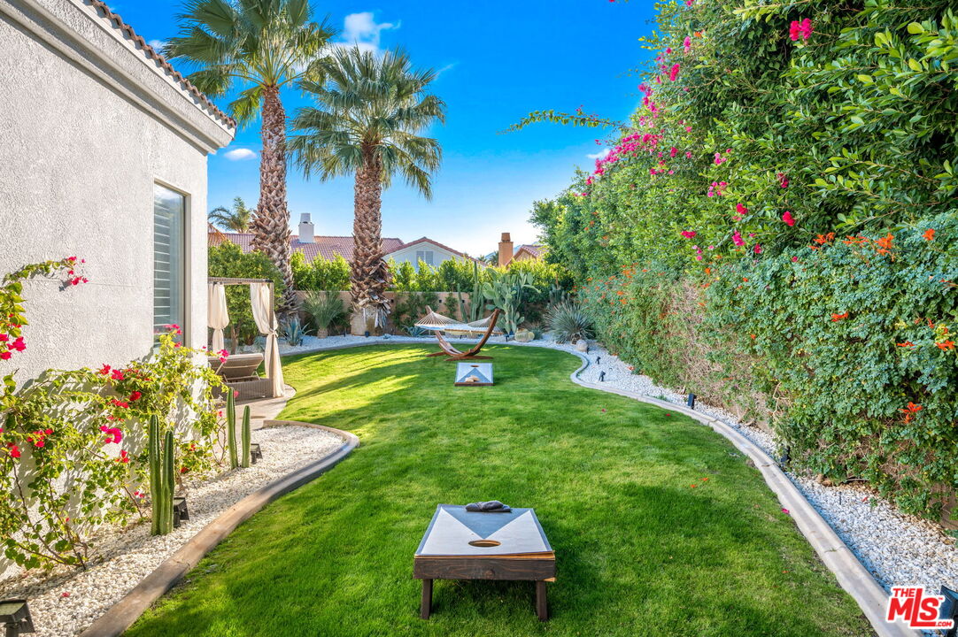1083 East Circulo San Sorrento Road Palm Springs, CA 92262 - Photo 56 of 70 a view of a backyard with garden