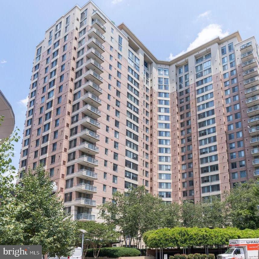 851 North Glebe Road, Unit 817 Arlington, VA 22203 - Photo 28 of 29 a view of a building