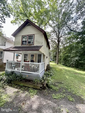a view of a house with yard and sitting area