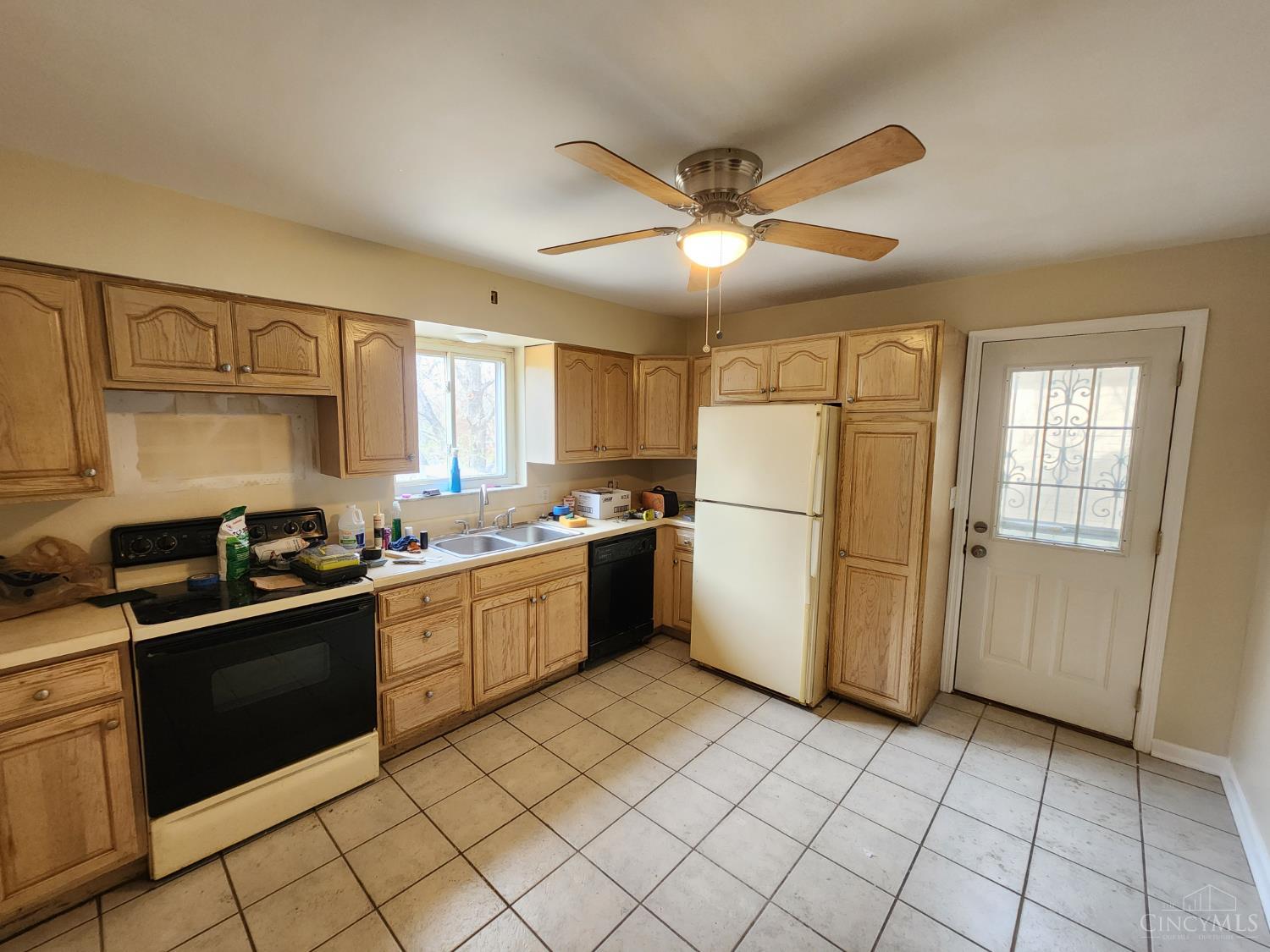 1063 Anderson Ferry Road Cincinnati, OH 45238 - Photo 3 of 9