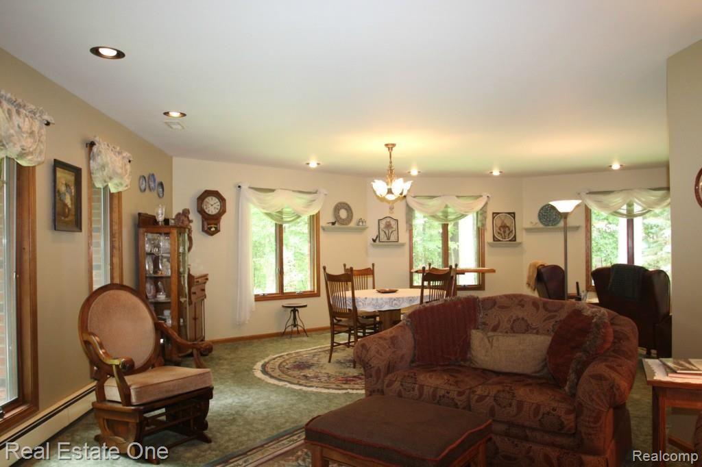 4344 Fenton Road Hartland, MI 48353 - Photo 4 of 53 IMG_7142.jpg
