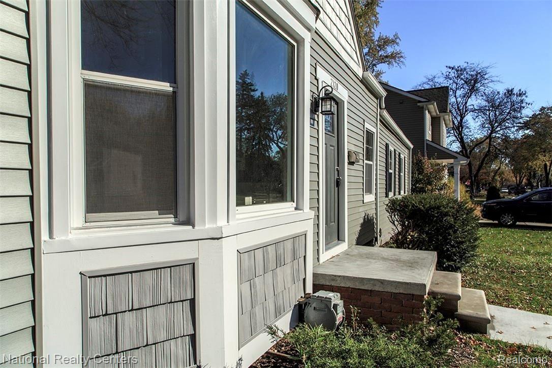 2120 Harvard Road Berkley, MI 48072 - Photo 4 of 39 04_Harvard house.jpg