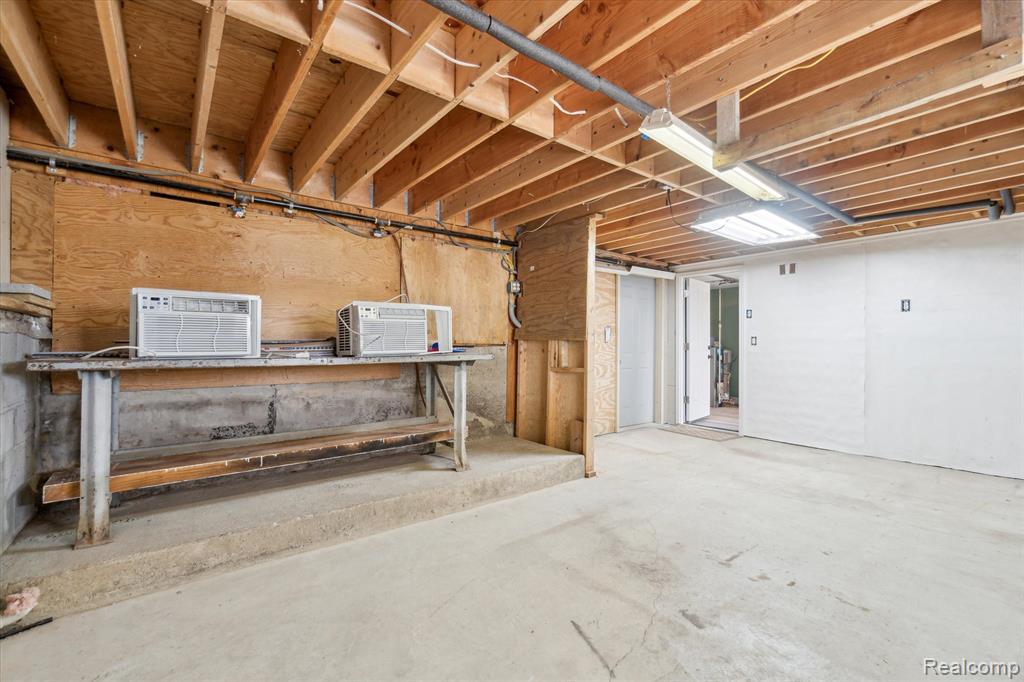 2064 North Long Lake Road Fenton, MI 48430 - Photo 19 of 24 Gallery Image 19