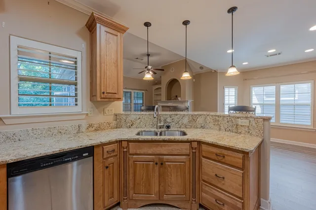 $376,000 | 5231 Newton Oak Circle East, Memphis, TN 38117