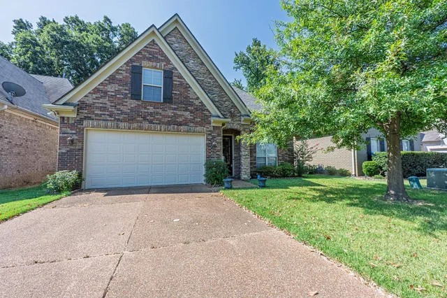 $376,000 | 5231 Newton Oak Circle East, Memphis, TN 38117
