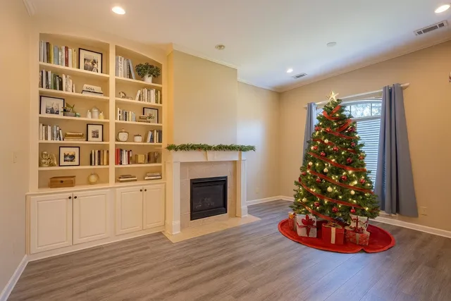 $376,000 | 5231 Newton Oak Circle East, Memphis, TN 38117