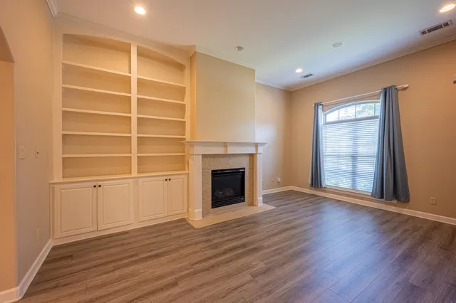 $376,000 | 5231 Newton Oak Circle East, Memphis, TN 38117