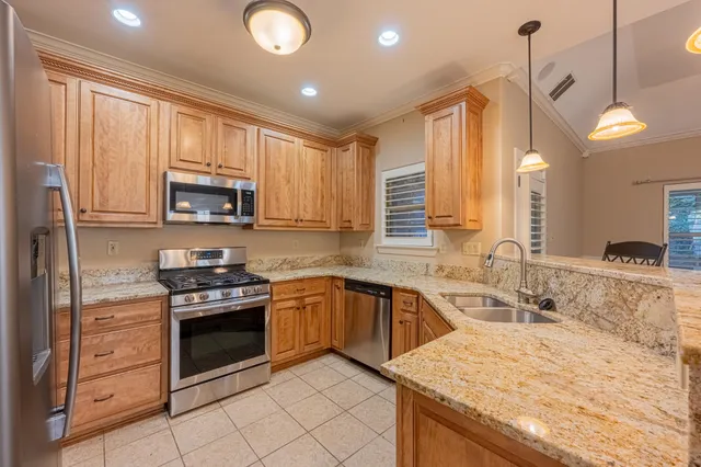 $376,000 | 5231 Newton Oak Circle East, Memphis, TN 38117