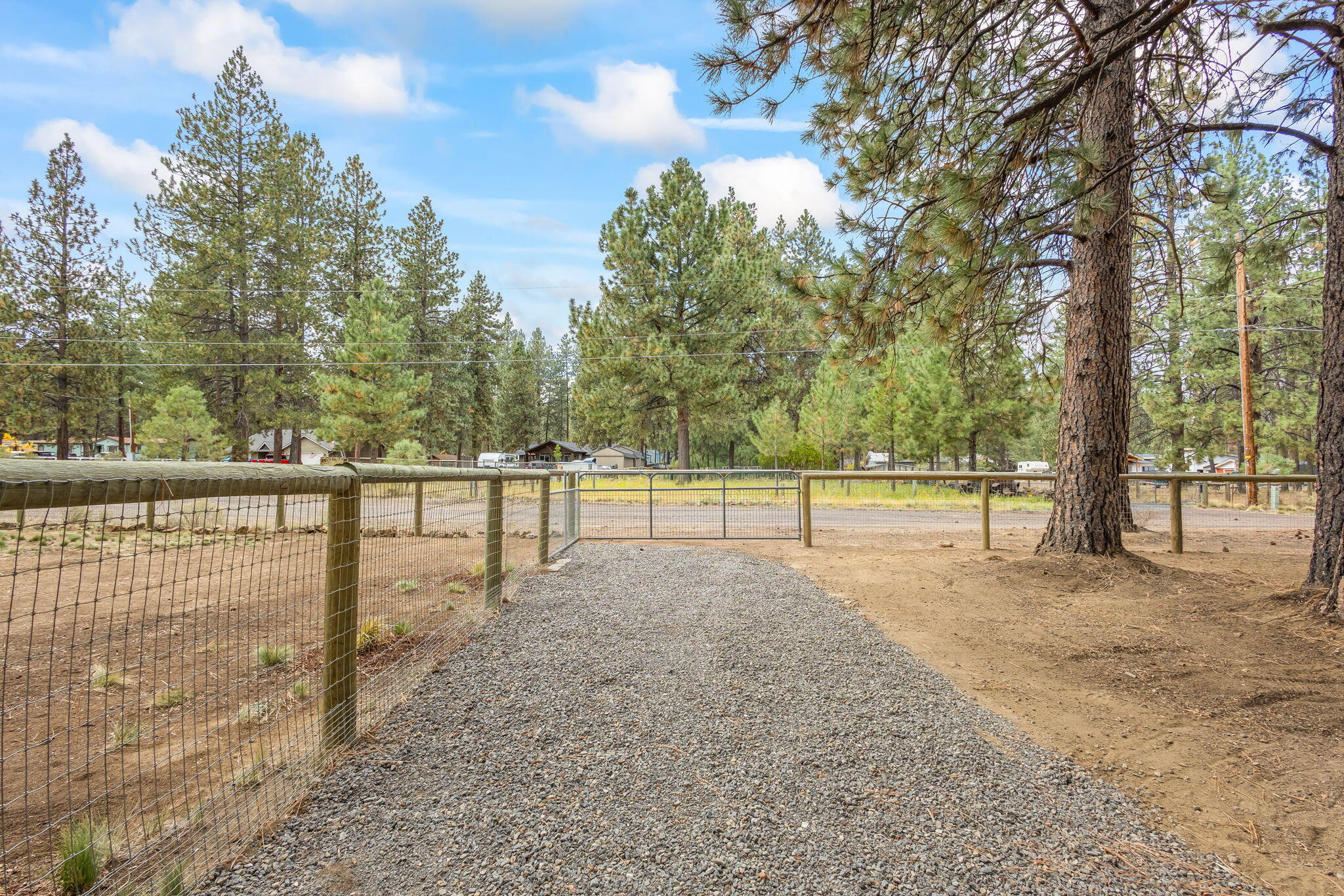 60061 Navajo Road Bend, OR 97702 - Photo 24 of 38 Driveway Facing Hopi