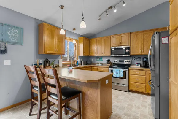 $320,000 | 1802 Independence Street South, Cambridge, MN 55008