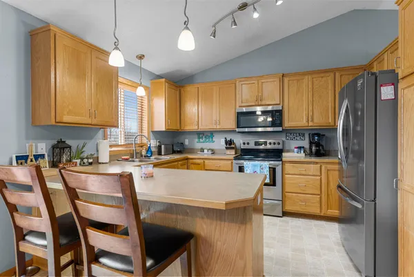 $320,000 | 1802 Independence Street South, Cambridge, MN 55008