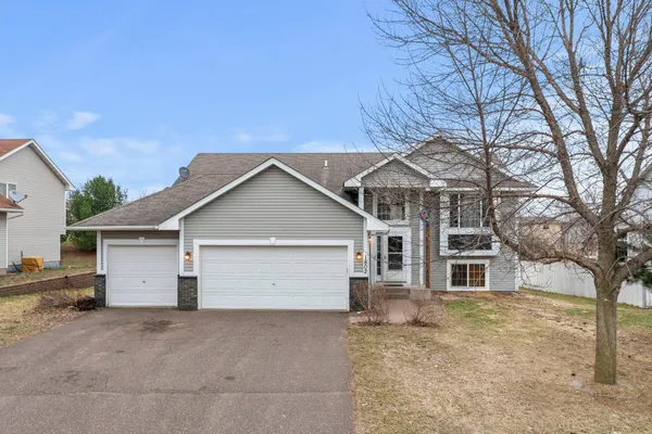 $320,000 | 1802 Independence Street South, Cambridge, MN 55008