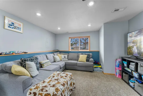 $320,000 | 1802 Independence Street South, Cambridge, MN 55008