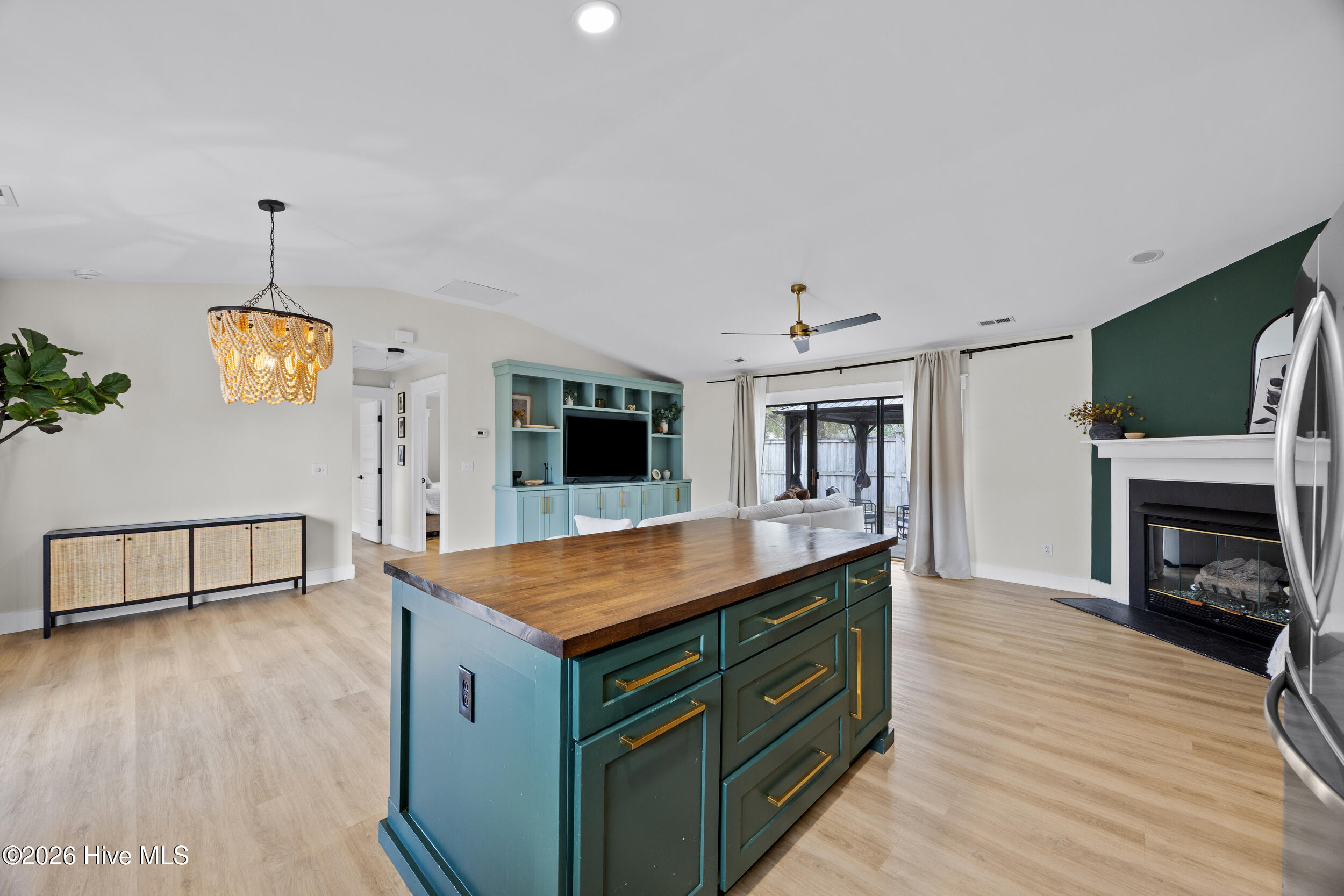 7400 Ridgeview Place Wilmington, NC 28411 - Photo 8 of 36 Beautiful Hevea stained wood countertop on island