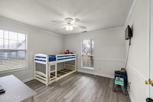 a view of livingroom with furniture and windows